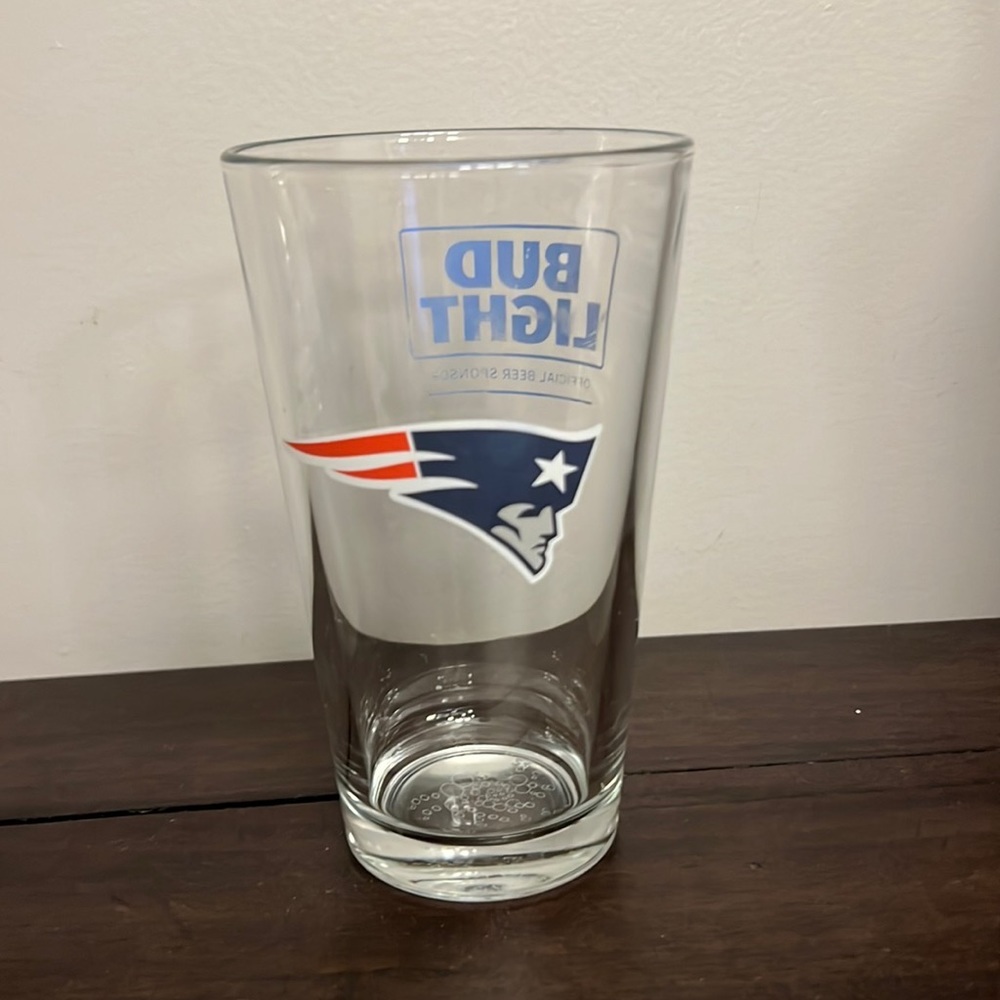 Patriots bud light glass